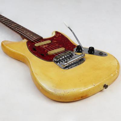 Fender Mustang White 1965年製 エレキギター 【中古】 コンター側サイドからトップ