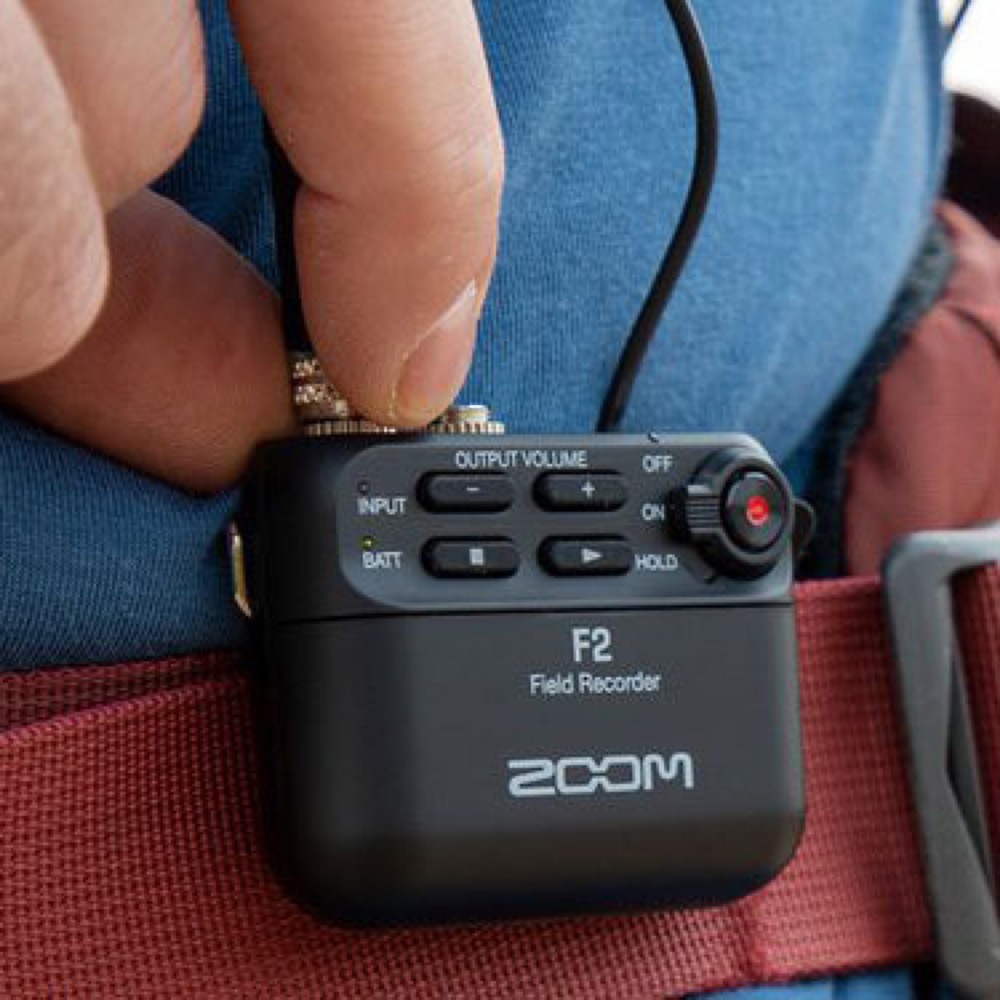 ZOOM F2/B ブラック フィールドレコーダー 使用例　ベルト装着した際の画像