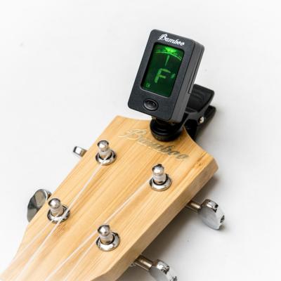 Bamboo BAF-1 クリップチューナー ウクレレヘッドに取り付けた例