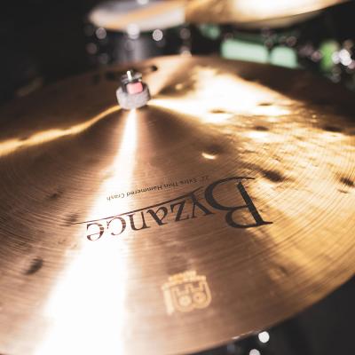 MEINL B22ETHC Extra Thin Hammered Crashes Byzance Traditional series 22' クラッシュシンバル マイネル スタンド設置画像