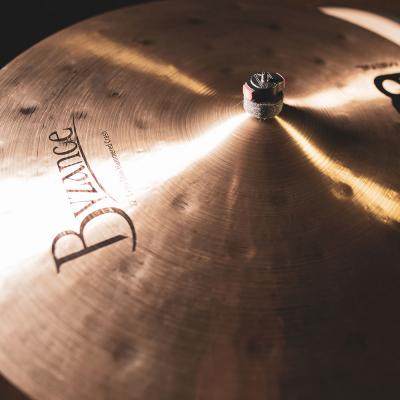 MEINL B22ETHC Extra Thin Hammered Crashes Byzance Traditional series 22' クラッシュシンバル マイネル スタンド設置画像