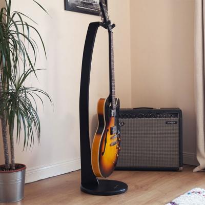 Ruach Music RM-GS1-BK Wooden Acoustic/Electric Guitar Stand Black ギタースタンド 使用例