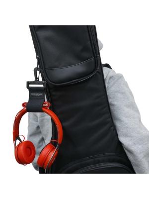 CUSTOM AUDIO CAJ HOOK 'n' ROLL ケーブル収納用フック付ストラップ 使用例 : Hook “n” Rollを掛けるのは壁面だけとは限りません。 ヘッドフォンなどの大事なアクセサリーはギターケースやバックパックの外側に掛ければ、圧迫による破損や、取出すときにケーブルが絡まったり、といったトラブルも防げます。