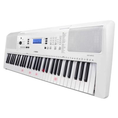 YAMAHA EZ-300 ポータブルキーボード 光るキーボード 本体の画像