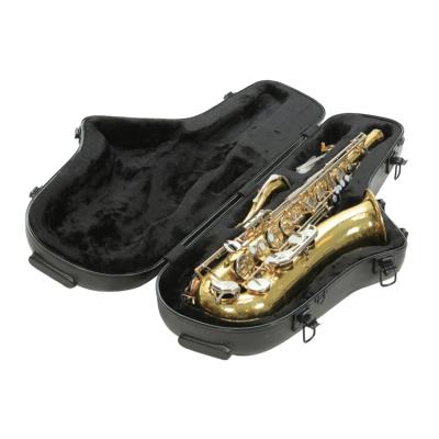 SKB SKB-450 Contoured Pro Tenor Sax Case テナーサックス用ハードケース 使用例画像