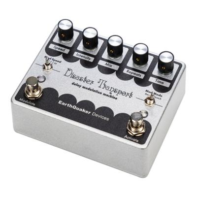 EarthQuaker Devices アースクエイカーデバイセス Disaster Transport ディレイ ギターエフェクター 本体斜画像