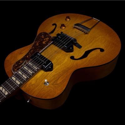 Godin ゴダン 5th Avenue Jumbo P90 Harvest Gold エレキギター 平置き画像