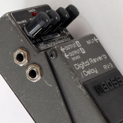 【中古】 デジタルリバーブ ディレイ エフェクター BOSS RV-3 Digital Reverb Delay ボス ギターエフェクター 側面