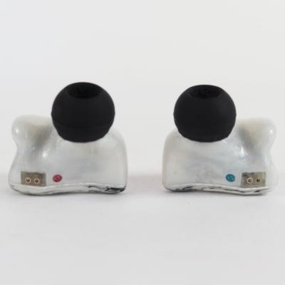 【中古】 イヤホン QDC WHITE TIGER キューディーシー ホワイトタイガー QDC-TIGER-S-WH 有線イヤホン 本体画像2