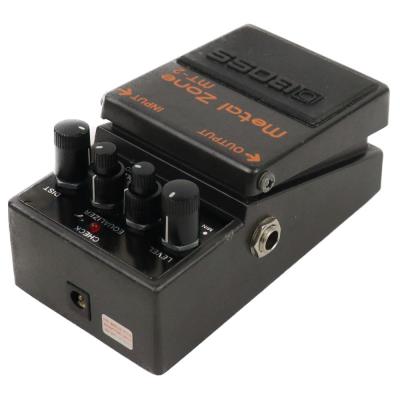 【中古】メタルゾーン エフェクター BOSS MT-2 Metal Zone ボス ギターエフェクター 本体画像 斜め 2