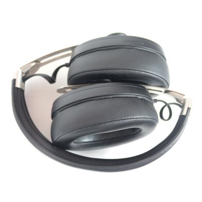 【中古】 ワイヤレスヘッドホン ゼンハイザー SENNHEISER MOMENTUM M3AEBTXL Black ノイズキャンセルヘッドホン 側面