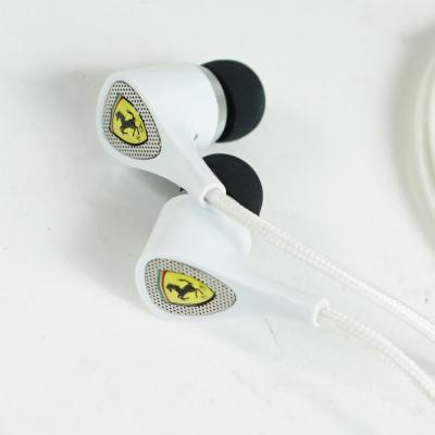 【中古】 イヤホン 有線イヤホン FERRARI by LOGIC3 S100 WH LOEPS100WH フェラーリ公式ライセンスイヤホン イヤホン本体画像