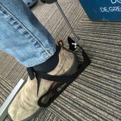 DG CAJON Chanela BLUE カホン & HarmoTECH カホン用キックペダル ソフトケース付き セット HarmoTECH CAJON KICKER カホン用キックペダル 使用画像