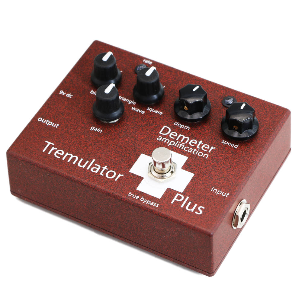 Demeter Tremulator Plus Tremolo Pedal ギターエフェクター フットスイッチ側からのアングル