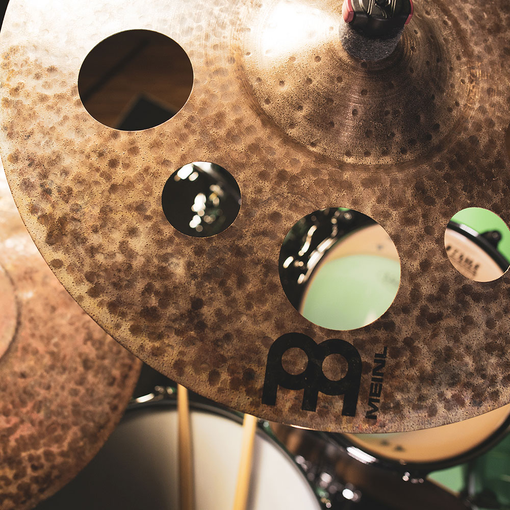 MEINL B18DATRC Trash Crashes Byzance Dark Series 18' クラッシュシンバル マイネル 穴あきシンバル 使用画像