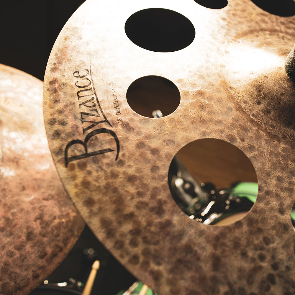 MEINL B18DATRC Trash Crashes Byzance Dark Series 18' クラッシュシンバル マイネル 穴あきシンバル 使用画像