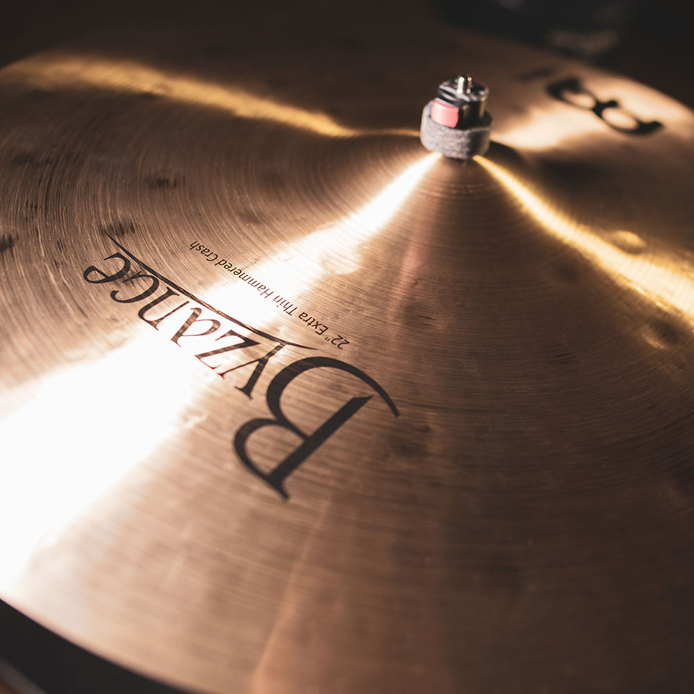 MEINL B22ETHC Extra Thin Hammered Crashes Byzance Traditional series 22' クラッシュシンバル マイネル スタンド設置画像