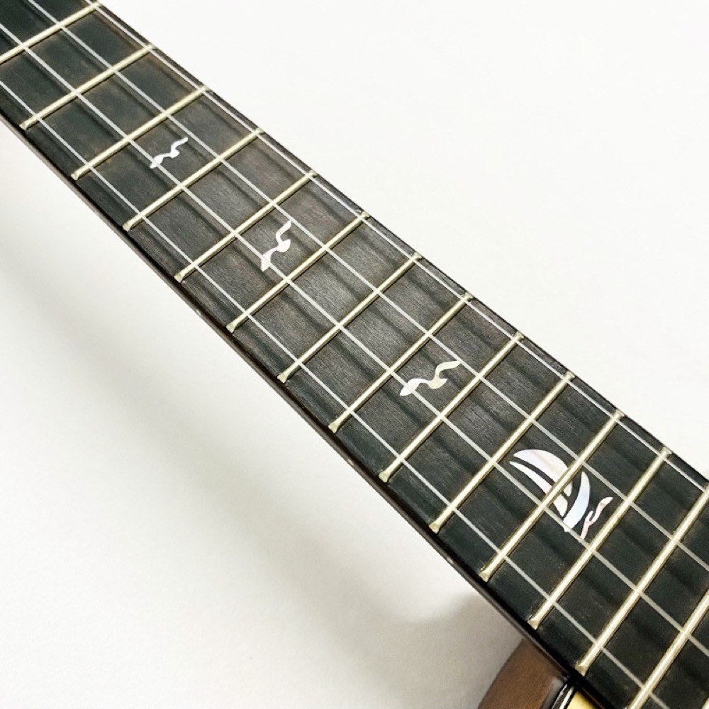 Kai Ukulele KC-100SG コンサートウクレレ ソフトケース付き 指板画像