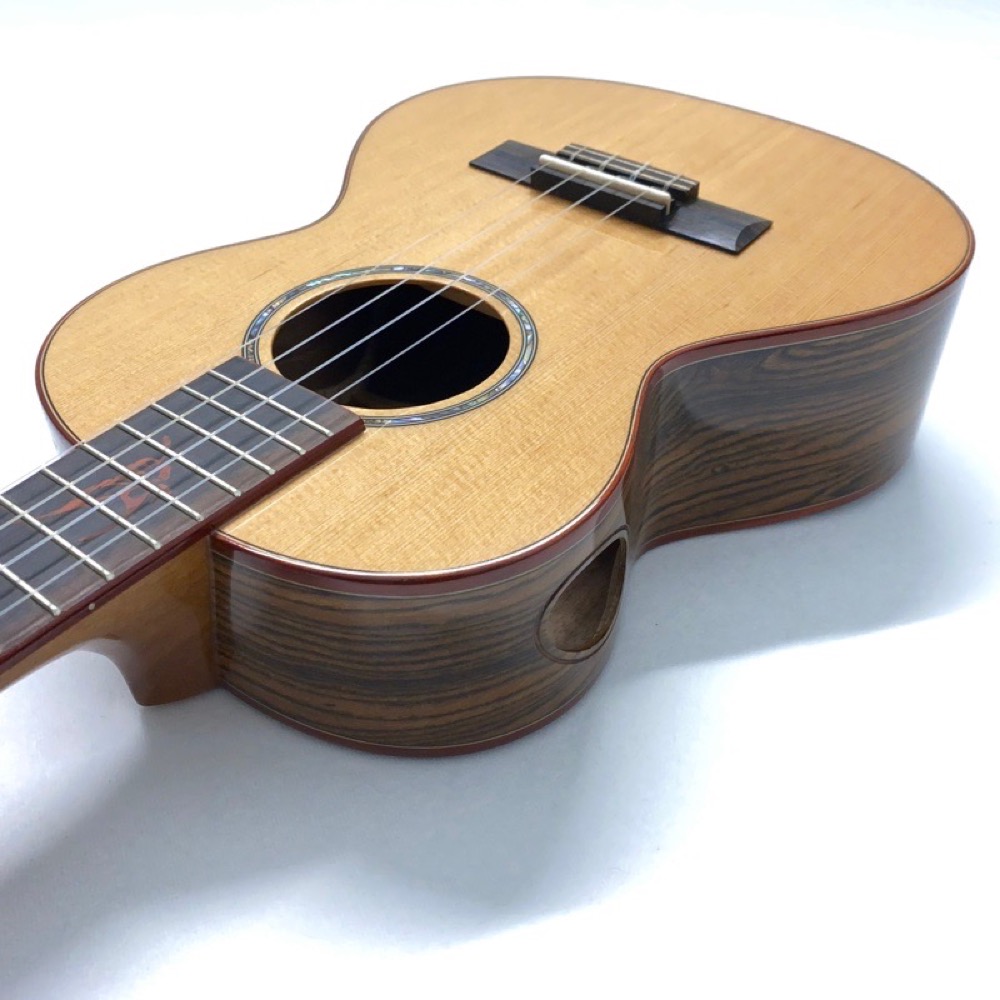 Kai Ukulele KT-700 テナーウクレレ ソフトケース付き ボディトップ画像