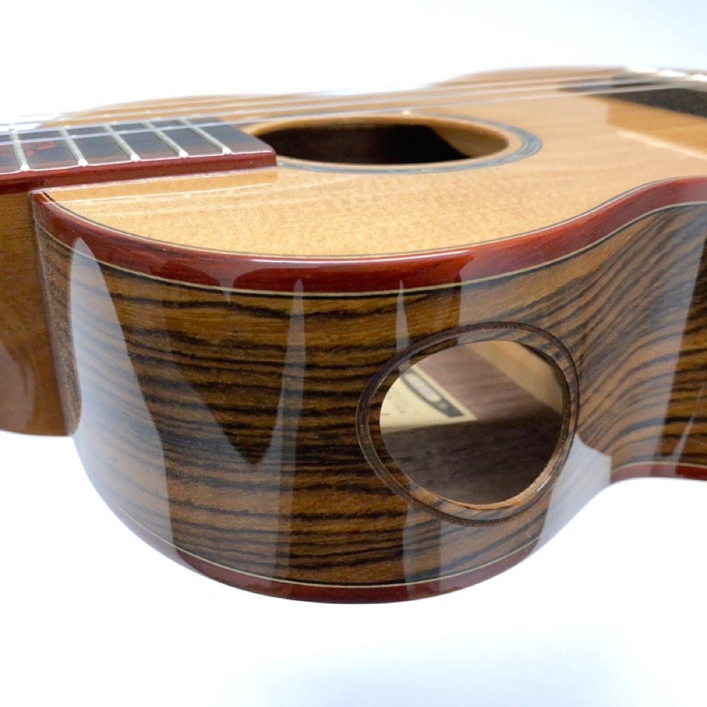 Kai Ukulele KT-700 テナーウクレレ ソフトケース付き サイドサウンドホール画像