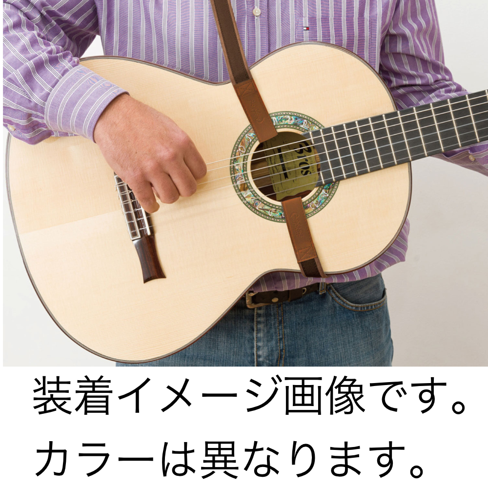 Righton! STRAPS CLASSICAL-DUAL-HOOK RUMBA Brown クラシックギターストラップ 装着イメージ画像