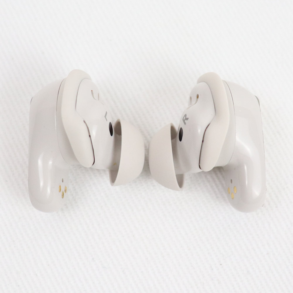 【中古】 イヤホン BOSE QUIET COMFORT ULTRA EARBUDS WHITE ノイズキャンセリングイヤホン イマーシブオーディオ 本体側面