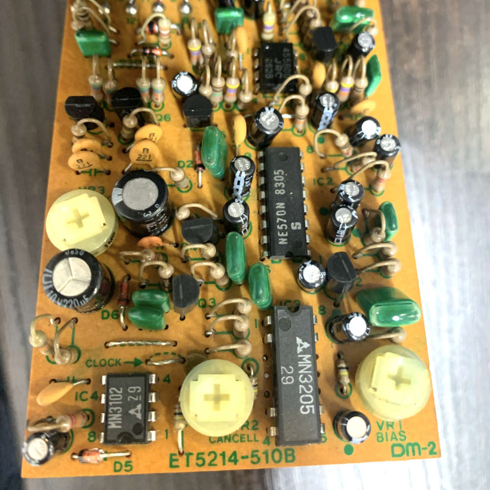 【中古】 アナログディレイ エフェクター BOSS DM-2 Delay 後期モデル Made in Japan ギターエフェクター 内部基盤