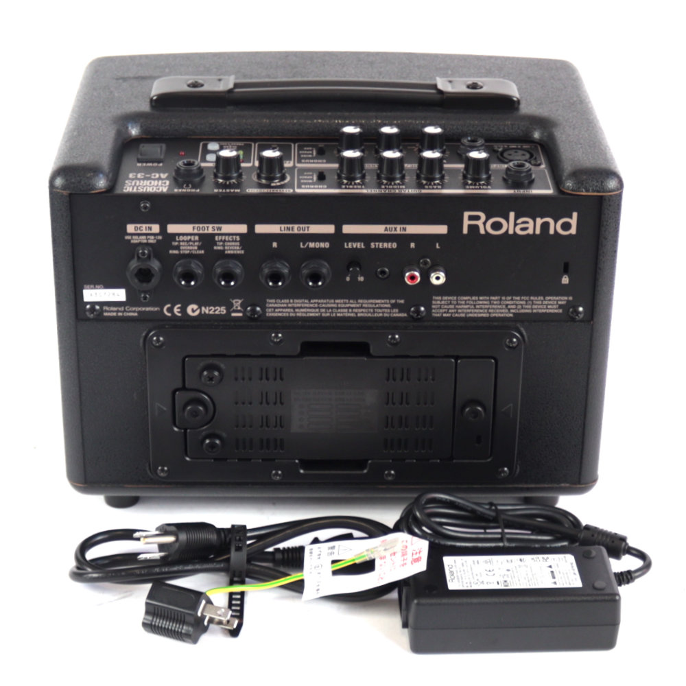 【中古】 アコギアンプ ローランド ROLAND AC-33 アコースティックギター用アンプ アコギアンプ ブラック 背面