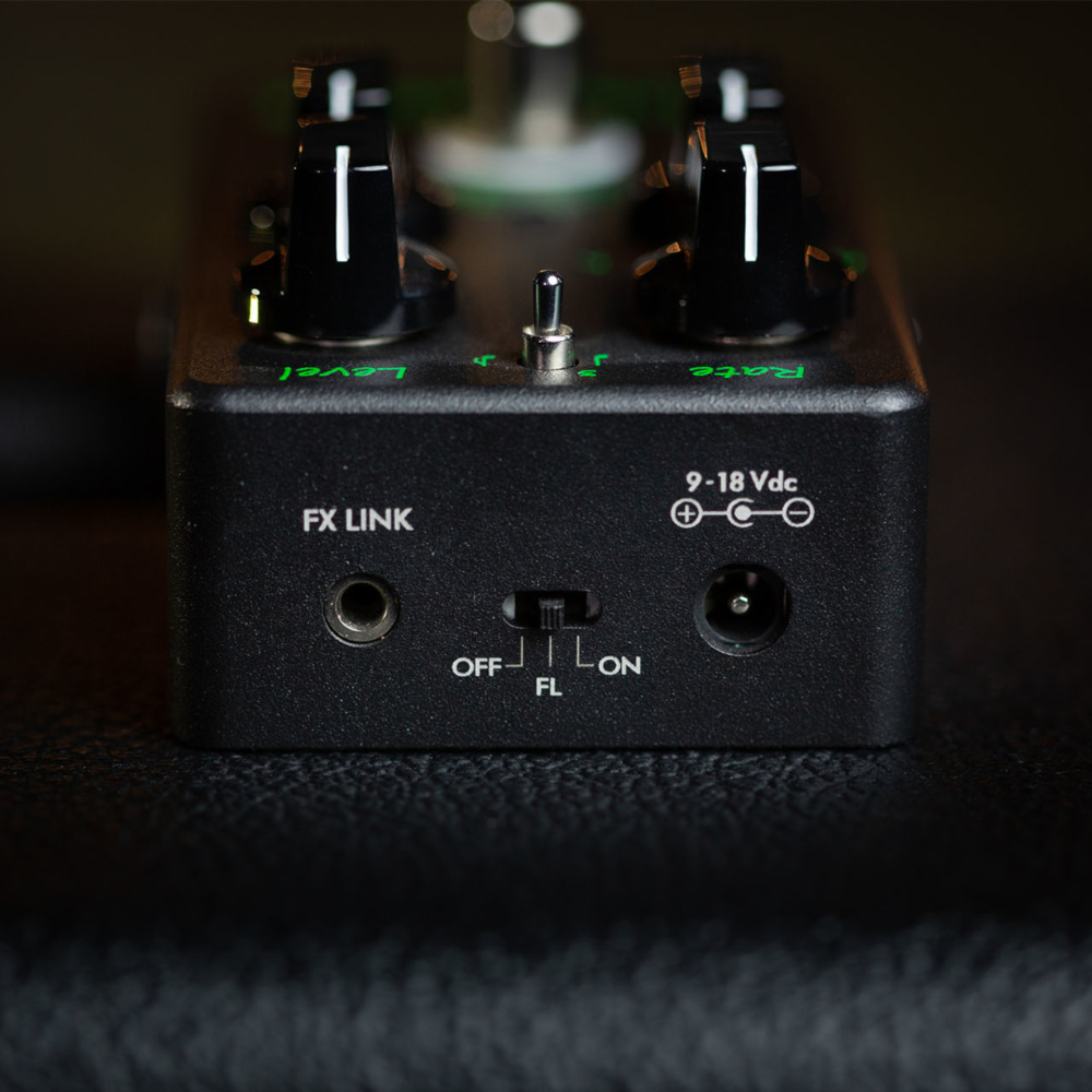 Suhr サー Jack Rabbit Black Edition トレモロ ギターエフェクター 側面画像