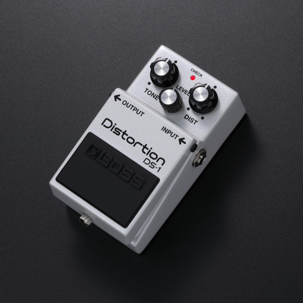 BOSS DS-1-WH Distortion ディストーション エフェクター DS-1 限定カラー ホワイト 斜めアングル画像