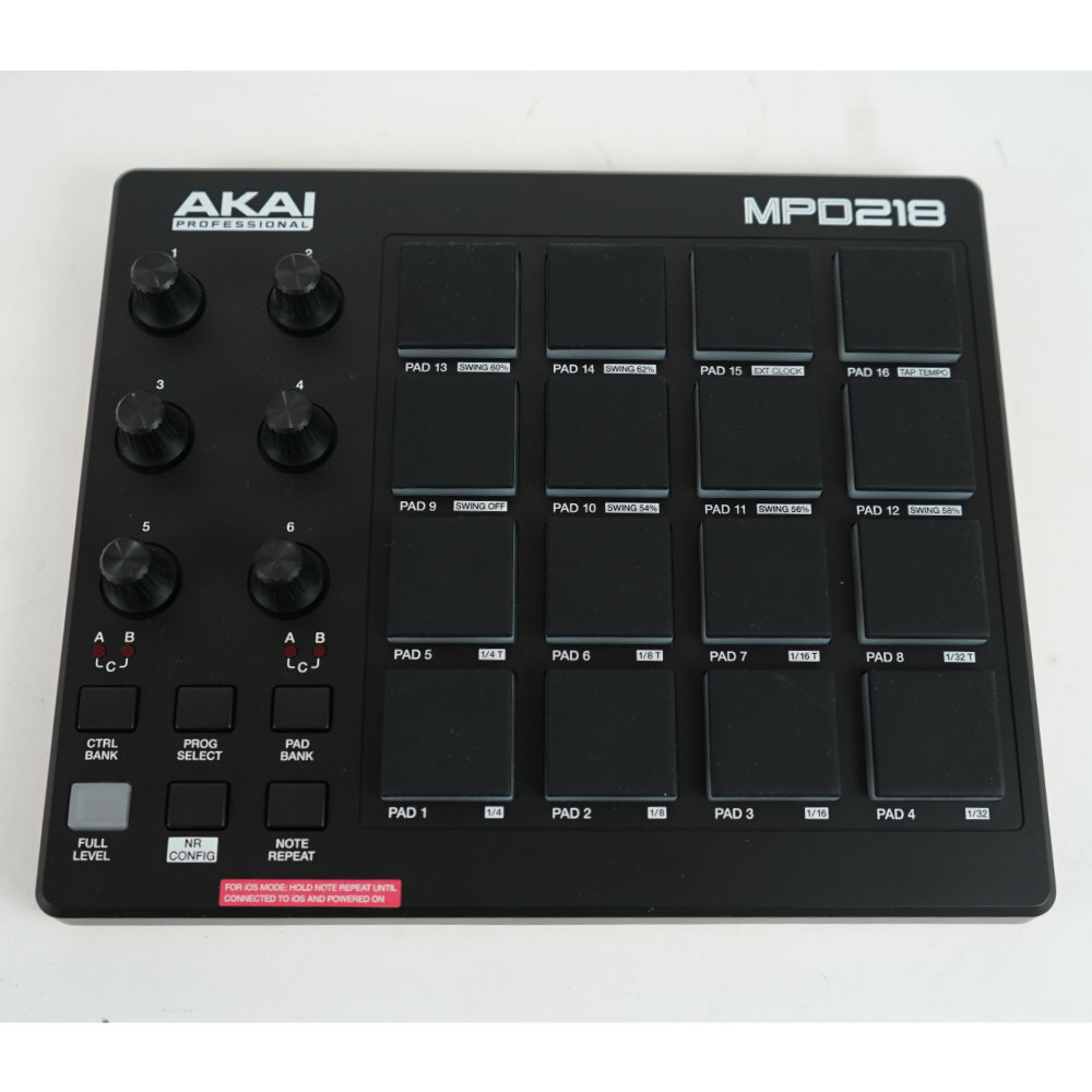 【中古】 USB/MIDIパッドコントローラー AKAI Professional MPD218 USB/MIDIパッドコントローラー 正面