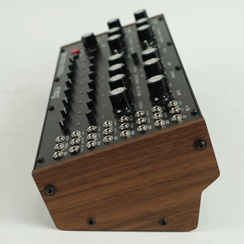 【中古】 MOOG DFAM Drummer From Another Mother セミモジュラーパーカッションシンセサイザー 側面